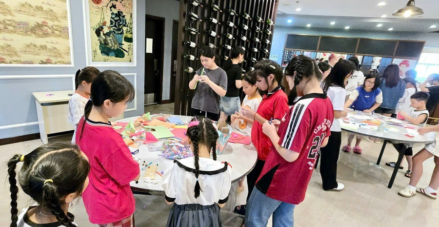 Ngành Giáo dục Lào Cai học tập kinh nghiệm từ tổ chức quốc tế 3 Các em học sinh tiêu biểu cũng được tham gia buổi tập huấn.