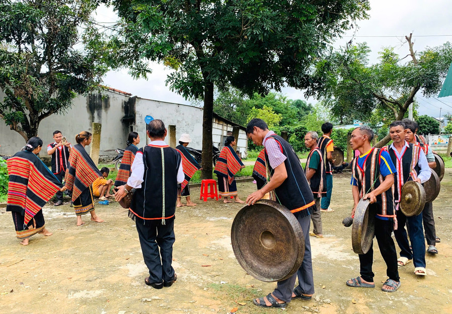 Cau lac bo van hoa dan gian thon Dak De Ro Koi Quang Ngai 455666