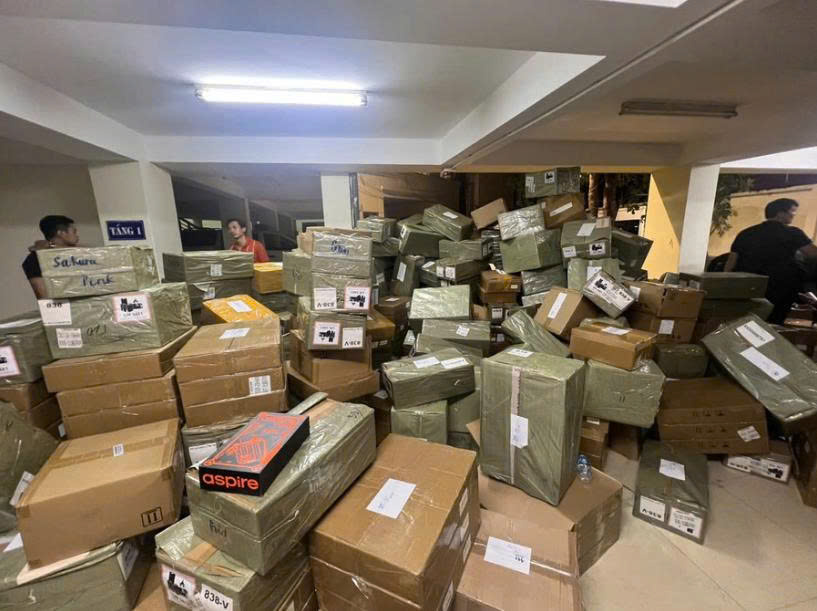 Co khoang 127.000 san pham thuoc la dien tu voi tri gia khoang 40 ty dong. 45667