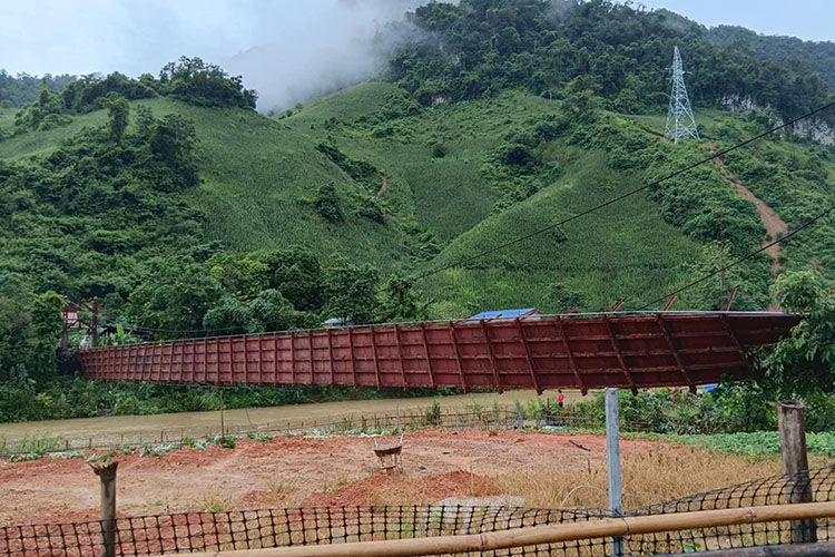 Xe ôtô rơi xuống sông do đứt cáp cầu treo ở Điện Biên, 3 người bị thương 2 Đứt cáp cầu treo qua sông Nậm Núa, xã Thanh Yên.