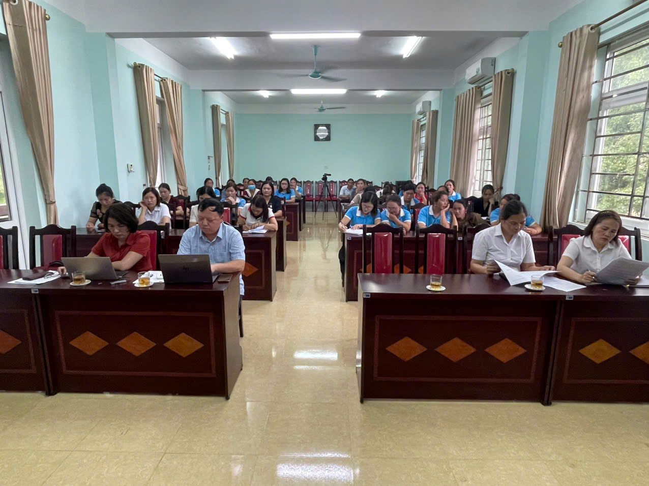 Hội LHPN xã đã công bố các quyết định thành lập tổ chức Hội, chỉ định nhân sự giữ chức Chủ tịch, Phó Chủ tịch, Ban Thường vụ và Ban Chấp hành. (Ảnh Truyền Hình Si Ma Cai)