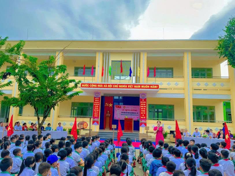 Lop hoc moi cua Truong Tieu hoc Nguyen Ba Ngoc duoc xay dung tu von dau tu cua Nha nuoc trong chuong trinh muc tieu quoc gia. 45666