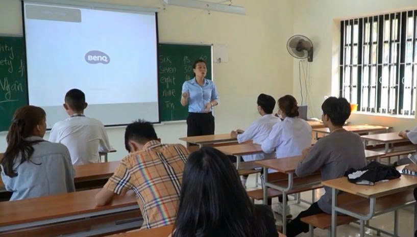 Sau sap nhap nganh Giao duc Lao Cai no luc on dinh to chuc bo may 456566