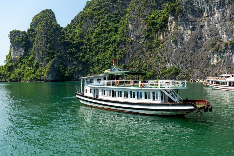 Thue tau tham Vinh Ha Long 5
