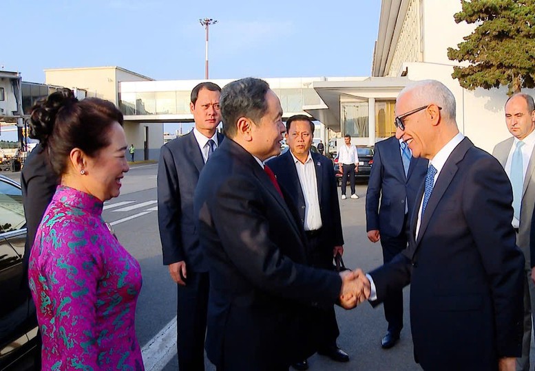 Chủ tịch Quốc hội Trần Thanh Mẫn và Phu nhân tới Rabat, bắt đầu chuyến thăm chính thức Vương quốc Morocco 2 Chủ tịch Hạ viện Morocco Talbi El Alami đón Chủ tịch Quốc hội Trần Thanh Mẫn và Phu nhân cùng đoàn đại biểu cấp cao Việt Nam