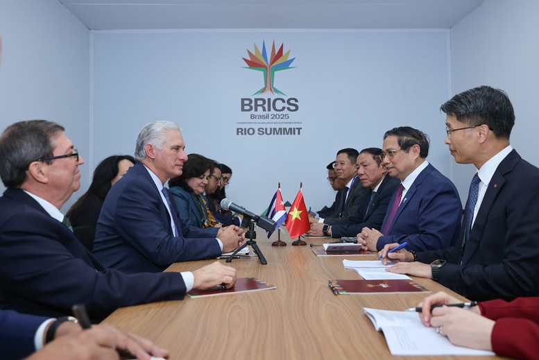 Thủ tướng Phạm Minh Chính hội kiến Bí thư thứ nhất, Chủ tịch nước Cuba 2 Hai bên nhất trí cần tiếp tục tăng cường trao đổi đoàn và tiếp xúc cấp cao, triển khai thường xuyên các cơ chế đối thoại, hợp tác song phương - Ảnh: VGP/Nhật Bắc