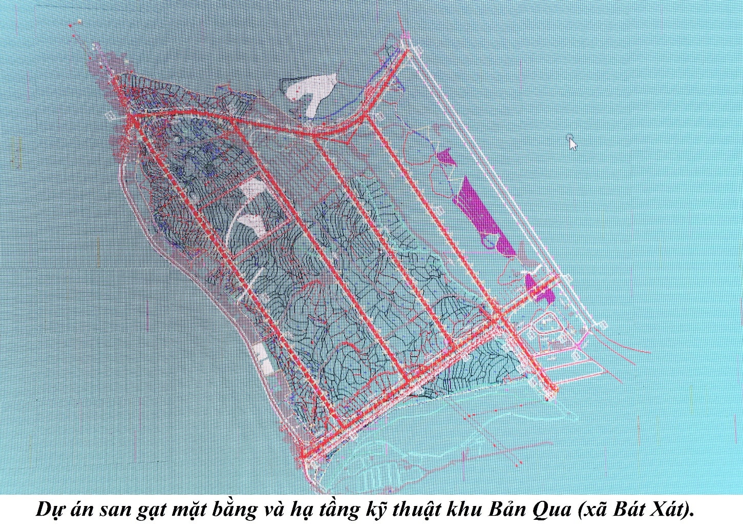 Đẩy nhanh giải phóng mặt bằng hai dự án trọng điểm phục vụ tuyến đường sắt qua Lào Cai 2 Dự án san gạt mặt bằng và hạ tầng kỹ thuật khu Bản Qua (Xã Bát Xát). (Ảnh truyền thông khu vực Bát Xát)