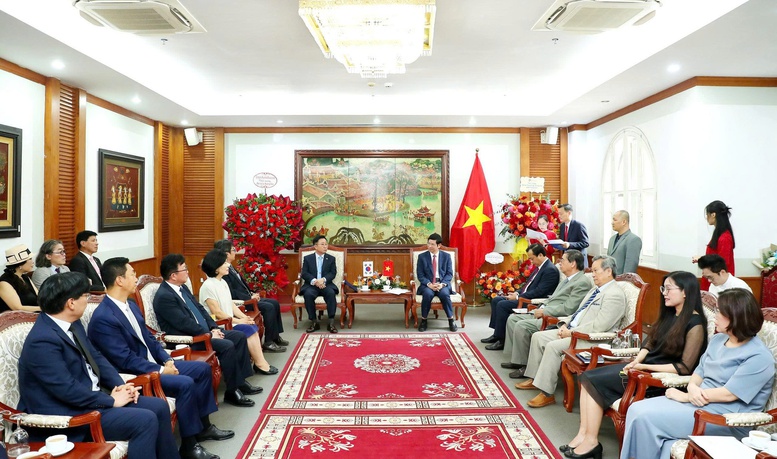 Đại sứ Du lịch Việt Nam tại Hàn Quốc bền bỉ xúc tiến du lịch, quảng bá hình ảnh Việt Nam 2 Thứ trưởng Bộ VHTTDL Hồ An Phong tiếp ông Lý Xương Căn-Đại sứ Du lịch Việt Nam tại Hàn Quốc. Ảnh: Trần Huấn