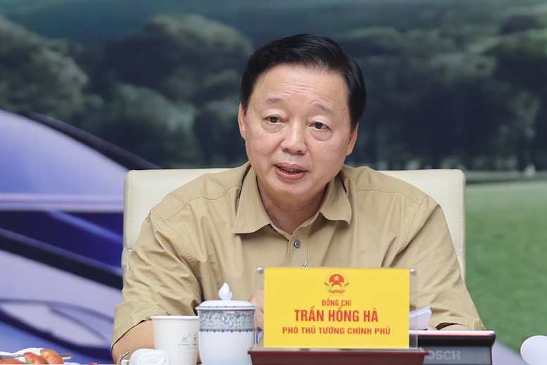 Thủ tướng: Khởi công giải phóng mặt bằng 2 dự án đường sắt vào ngày 19/8/2025 3 Phó Thủ tướng Chính phủ Trần Hồng Hà, Phó Trưởng Ban Thường trực Ban Chỉ đạo tham dự Hội nghị - Ảnh: VGP/Nhật Bắc
