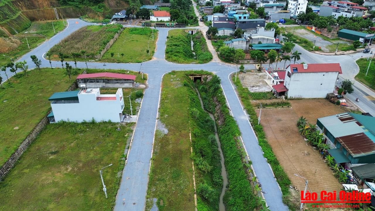 Vì sao đất tái định cư ( Bến Phà ) Gia Phú tăng mạnh ? 3 Các lô đất B4A , B4 , B5 Cũng đồng loạt tăng giá sau khi đã hoàn thành các hạng mục phụ . Ảnh : Du Kỷ