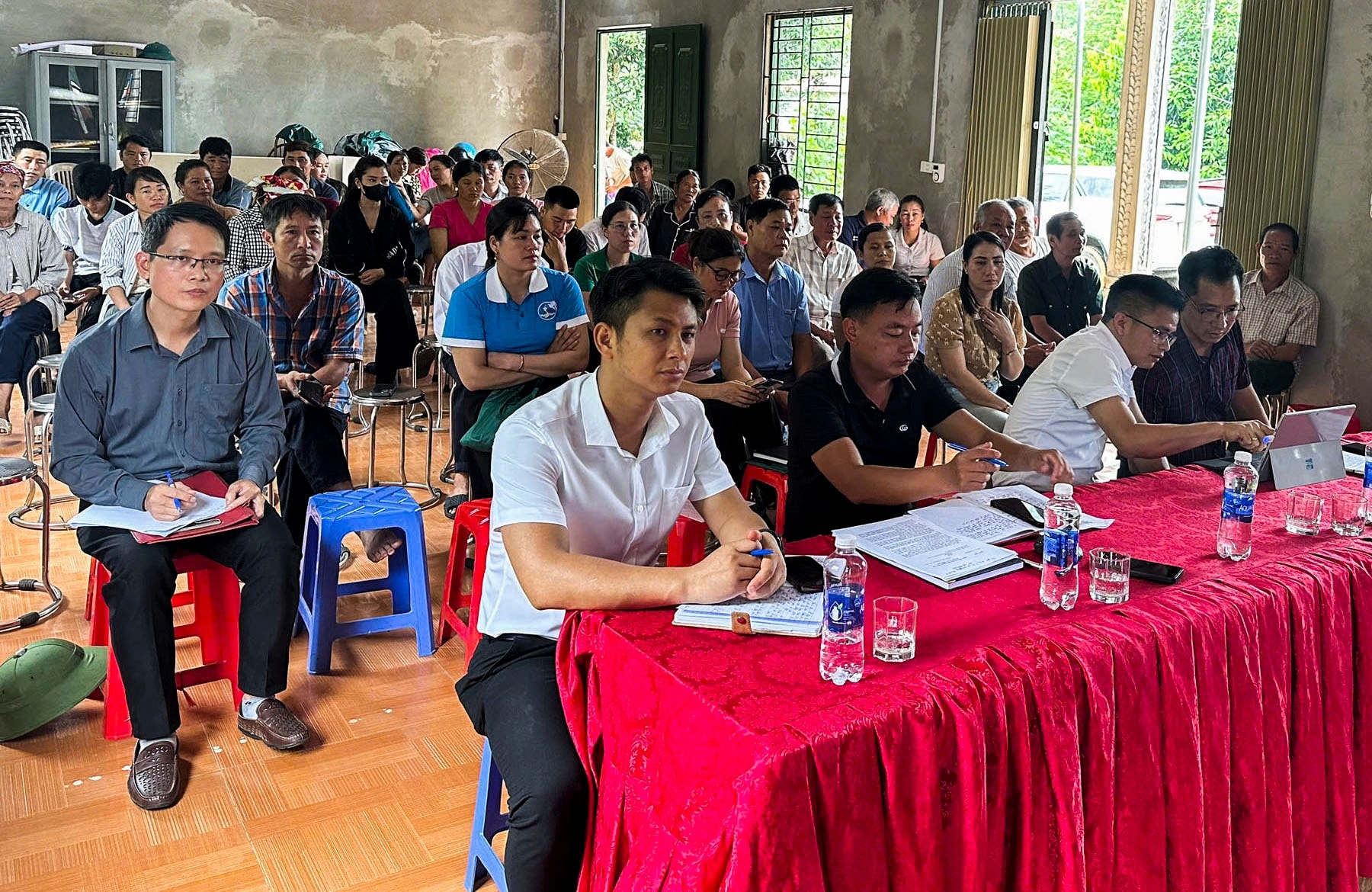 Tổ đại biểu HĐND xã Trịnh Tường lắng nghe ý kiến cử tri trước kỳ họp giữa năm 2025 1 Quang cảnh hội nghị, (Ảnh truyền thông khu vực Bát Xát)
