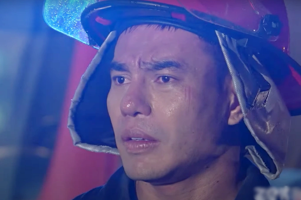 Dàn nghệ sĩ Việt rơi nước mắt khi hóa thân lính cứu hỏa trong chương trình 'Chiến sĩ quả cảm' 3 Lê Dương Bảo Lâm rưng rưng nước mắt sau trải nghiệm thực chiến chữa cháy (Ảnh: Chụp màn hình).
