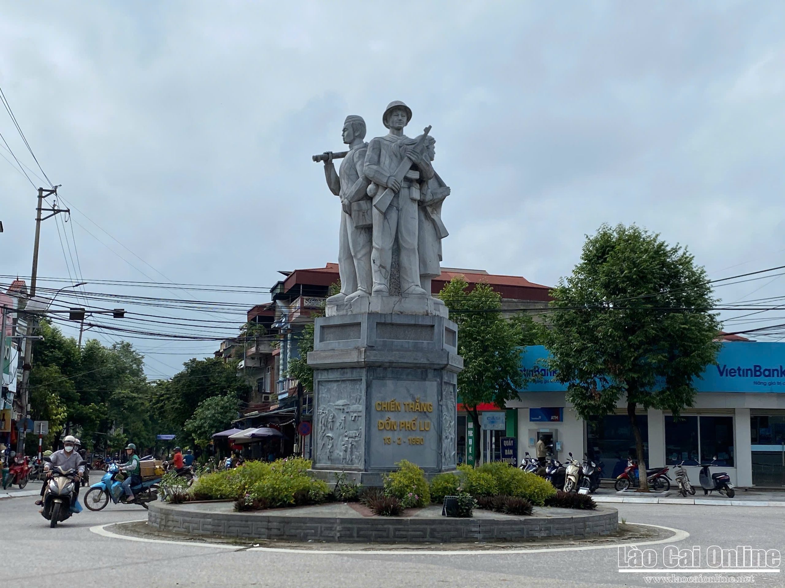 Tượng đài kỷ niệm Chiến thắng đồn Phố Lu