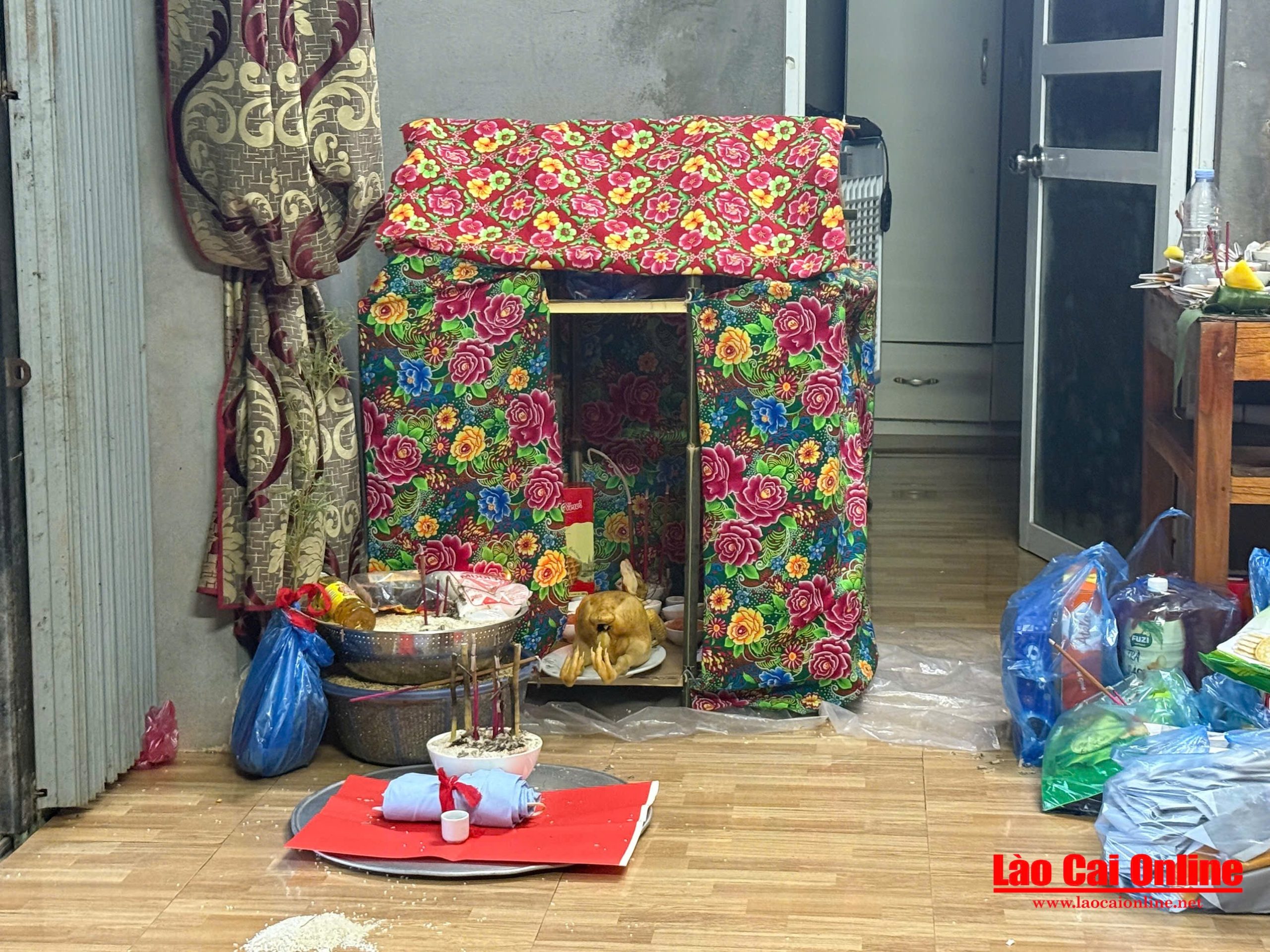 Lào Cai: Nghi lễ Then của người Giáy – sợi dây gắn kết tâm linh và văn hóa 3 Đồ cúng trong nghi lễ Then
