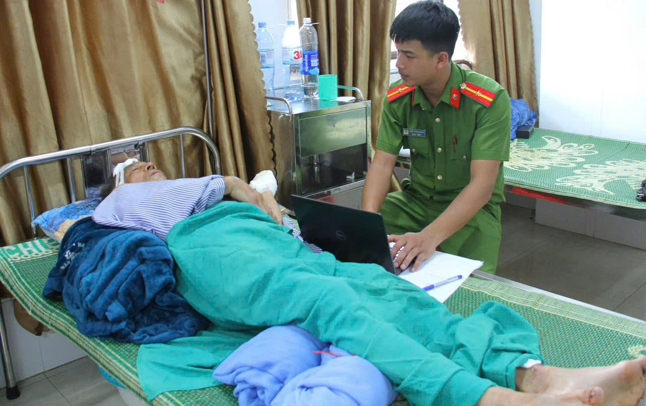 Các nạn nhân được cấp cứu tại Bệnh viện Đa khoa Bảo Thắng, Lào Cai