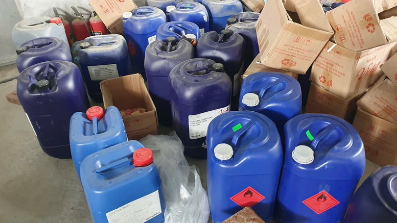 Phạt 180 triệu đồng công ty sản xuất nước giặt, nước rửa chén giả nhãn hiệu nổi tiếng 2 Hóa chất phục vụ cho quá trình pha chế, làm giả