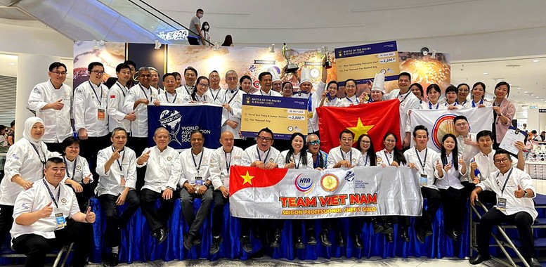 Việt Nam vô địch Cuộc thi bánh ngọt và bánh mì quốc tế 2025 2 Vượt qua hơn 400 thí sinh từ các quốc gia và vùng lãnh thổ, đoàn Việt Nam đã giành cúp vô địch toàn đoàn