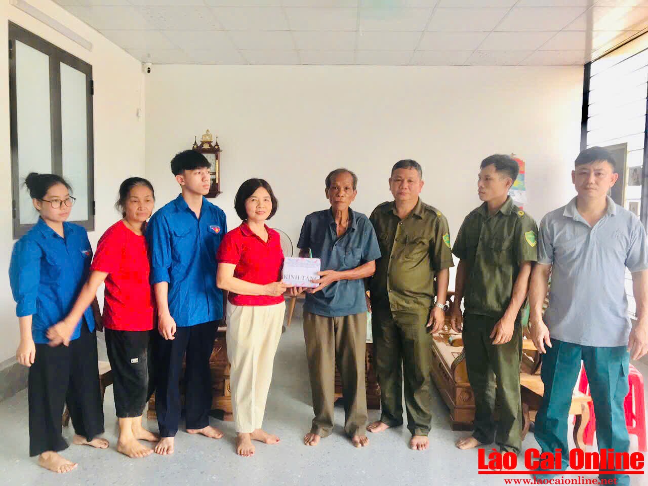 Những phần quà thiết thực cùng lời thăm hỏi chân thành đã được trao tận tay các gia đình có công với cách mạng.