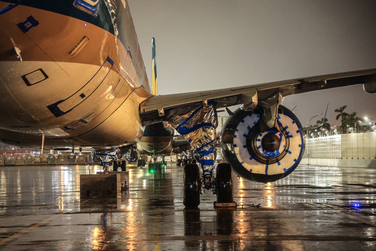 Nhiều chuyến bay của Vietnam Airlines bị ảnh hưởng do bão số 5