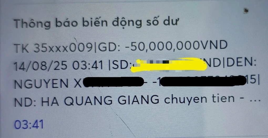Ông Giang chuyển khoản 50 triệu đồng cho một người hành nghề thuyền chài trên sông Hồng để được đưa thi thể chị gái chết đuối về nhà 