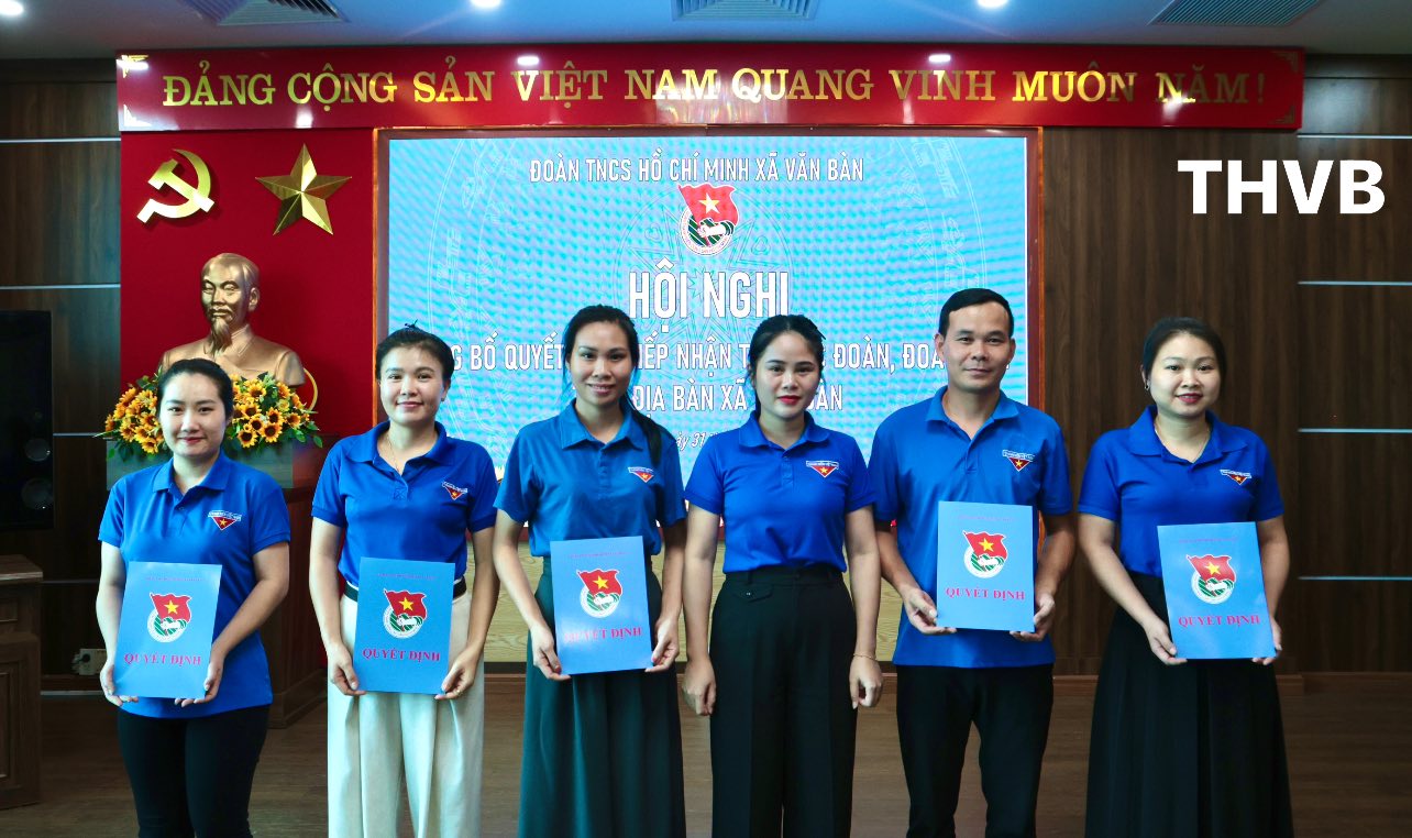 Bình dân học vụ số gồm 57 đoàn viên, thanh niên tiêu biểu có kiến thức và kỹ năng công nghệ thông tin ( ảnh Trung Tâm Văn Hoá, Thể Thao - Truyền Thông Văn Bàn )