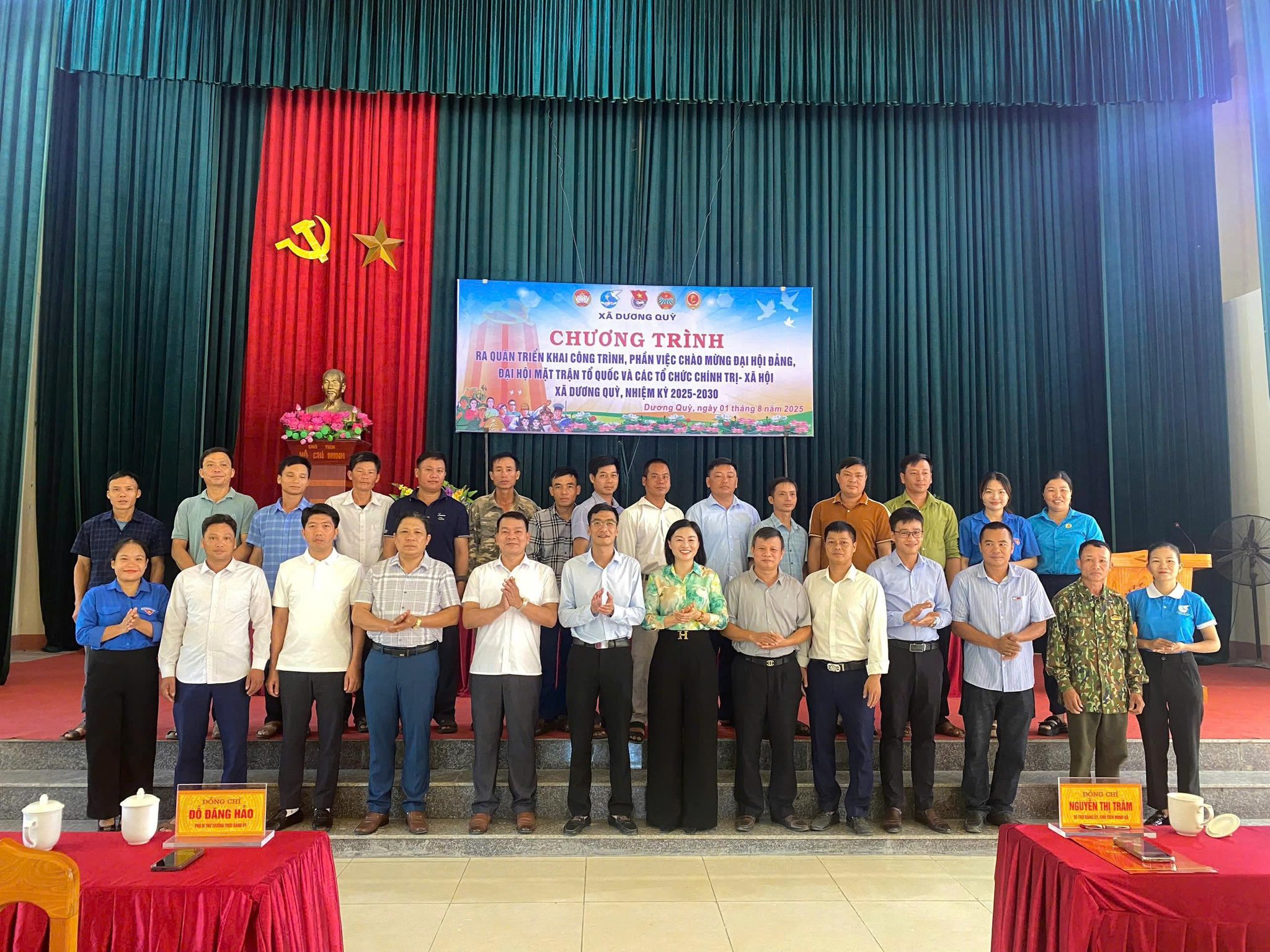 Xã Dương Quỳ huy động 125 triệu đồng xã hội hóa, triển khai công trình thắp sáng đường quê chào mừng Đại hội Đảng 2 Sự tham gia của đông đảo cán bộ, nhân dân và các doanh nghiệp trên địa bàn xã ( ảnh Trung Tâm Văn Hoá, Thể Thao - Truyền Thông Văn Bàn )