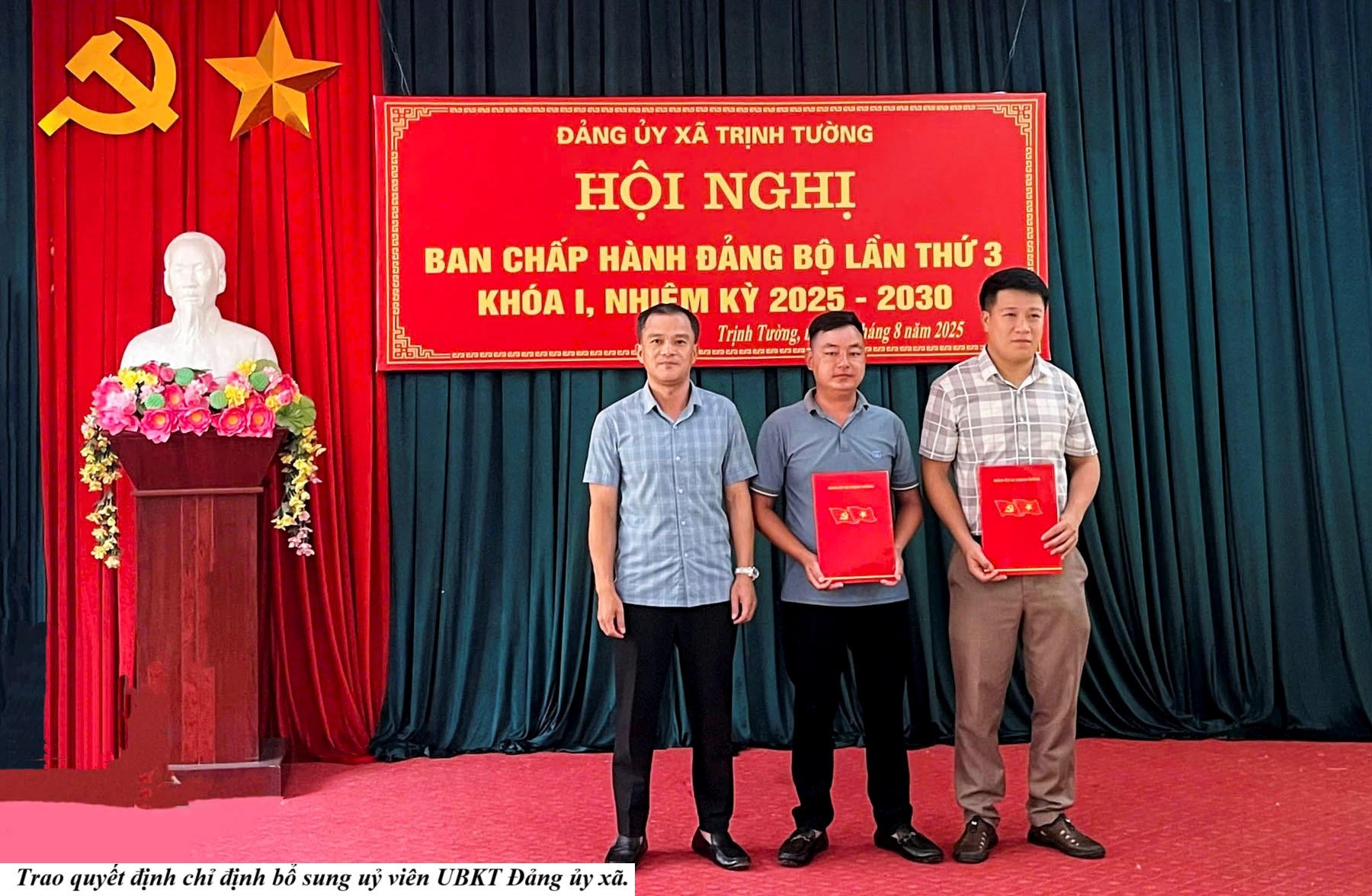 Ban Chấp hành Đảng bộ xã Trịnh Tường họp lần thứ 3, thống nhất nội dung Đại hội khóa I 3 Trao quyết định chỉ định bổ sung uỷ viên UBKT Đảng uỷ xã (ảnh truyền thông khu vực Bát Xát )