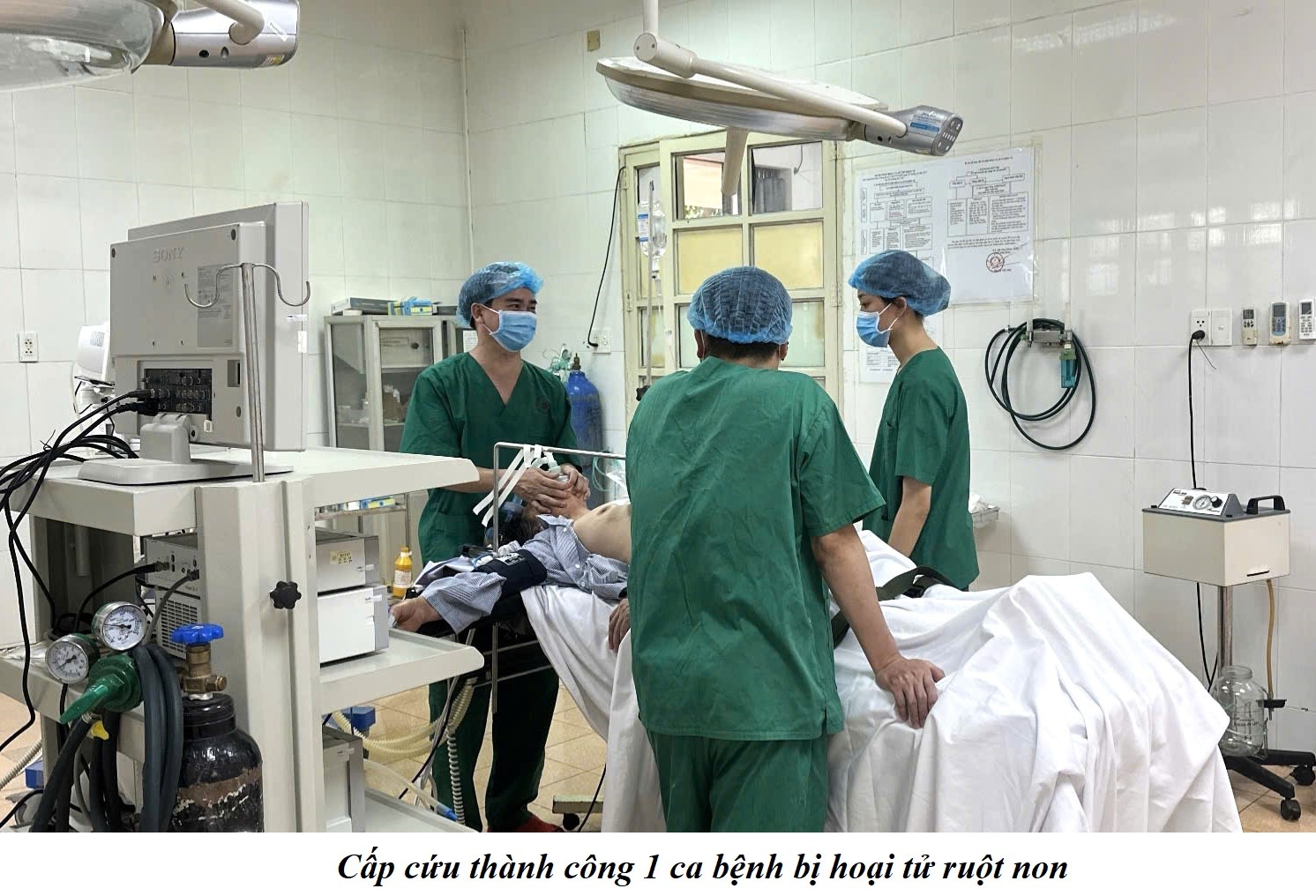 Bệnh viện Bát Xát phẫu thuật thành công, cứu sống bệnh nhân tắc ruột hoại tử 3 Cấp cứu thành công 1 ca bệnh bị hoại tử ruột non (ảnh truyền thông khu vực Bát Xát )