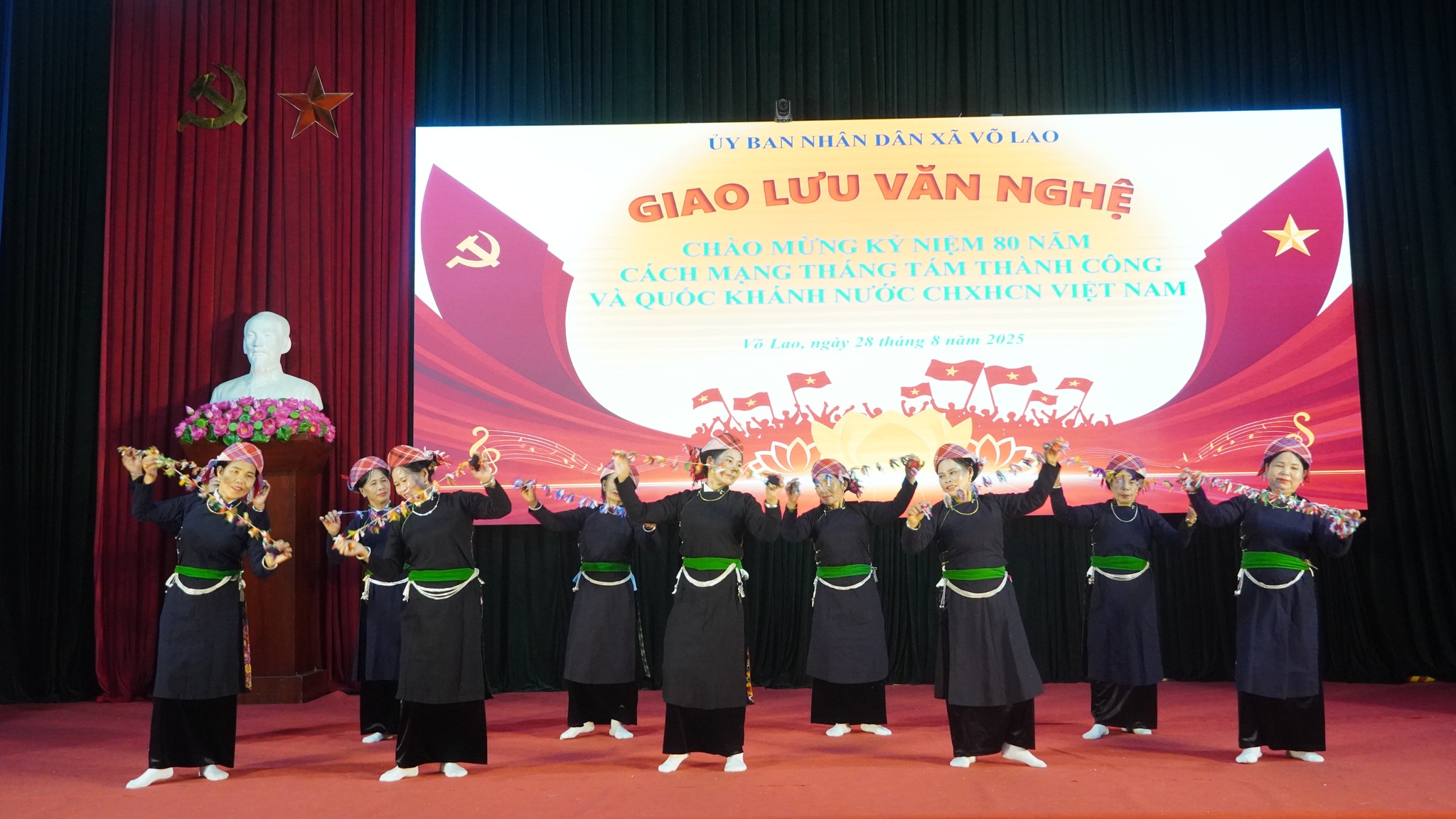 Xã Võ Lao rộn ràng đêm văn nghệ chào mừng 80 năm Cách mạng Tháng Tám và Quốc khánh 2/9 10 Nhiều tiết mục đặc sắc ca ngợi quê hương, đất nước (ảnh Võ Lao ngày mới)