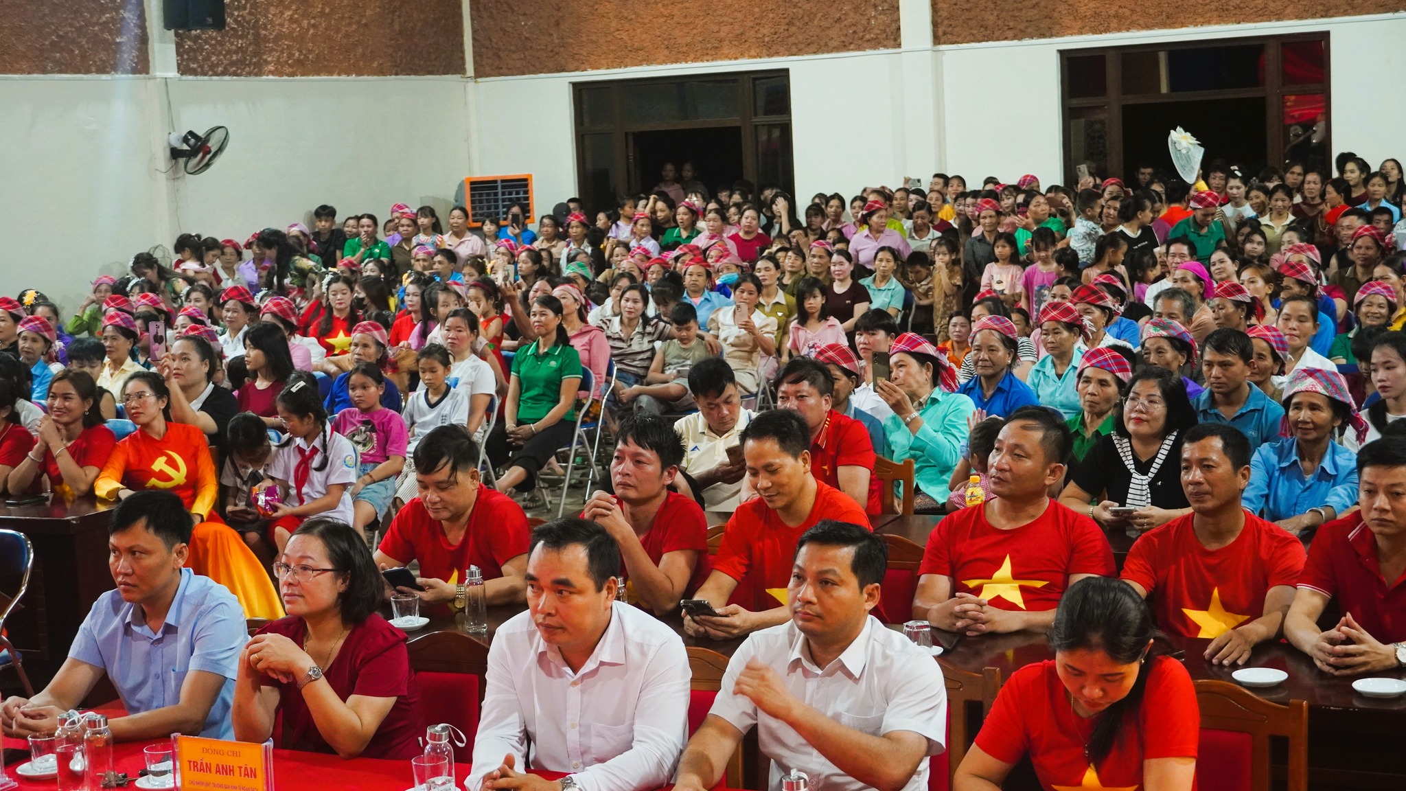 Xã Võ Lao rộn ràng đêm văn nghệ chào mừng 80 năm Cách mạng Tháng Tám và Quốc khánh 2/9 7 Đêm giao lưu văn nghệ thu hút đông đảo cán bộ, đảng viên, đoàn viên thanh niên, học sinh cùng bà con nhân dân các thôn, bản tham gia (ảnh Võ Lao ngày mới )