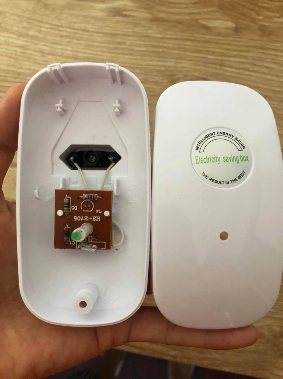 Cẩn trọng với thiết bị tiết kiệm điện: Chiêu trò lùa gà giữa cao điểm nắng nóng 2 Thiết bị tiết kiệm điện chỉ là chiêu trò lừa đảo
