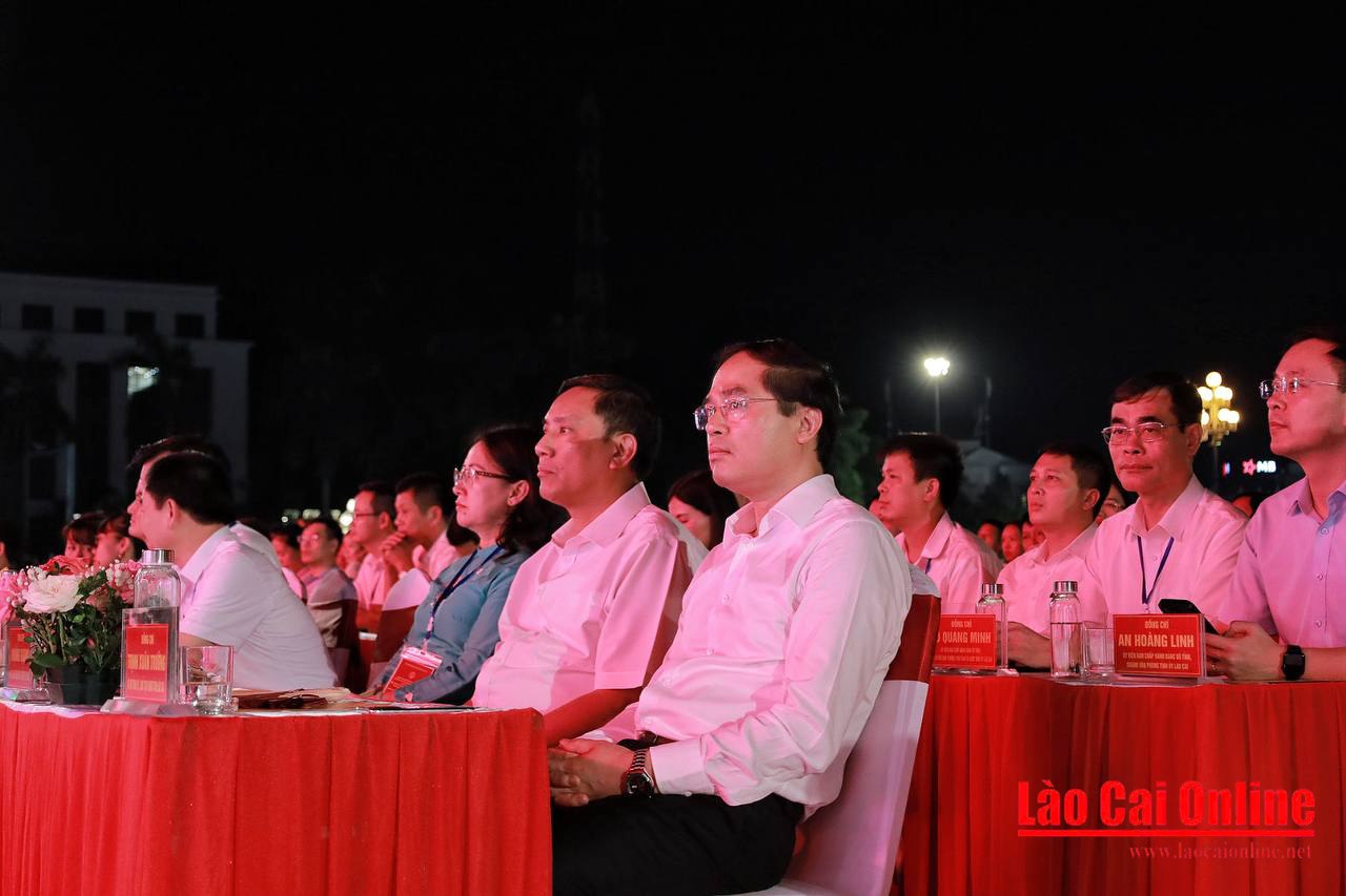 Các đại biểu tham dự chương trình.