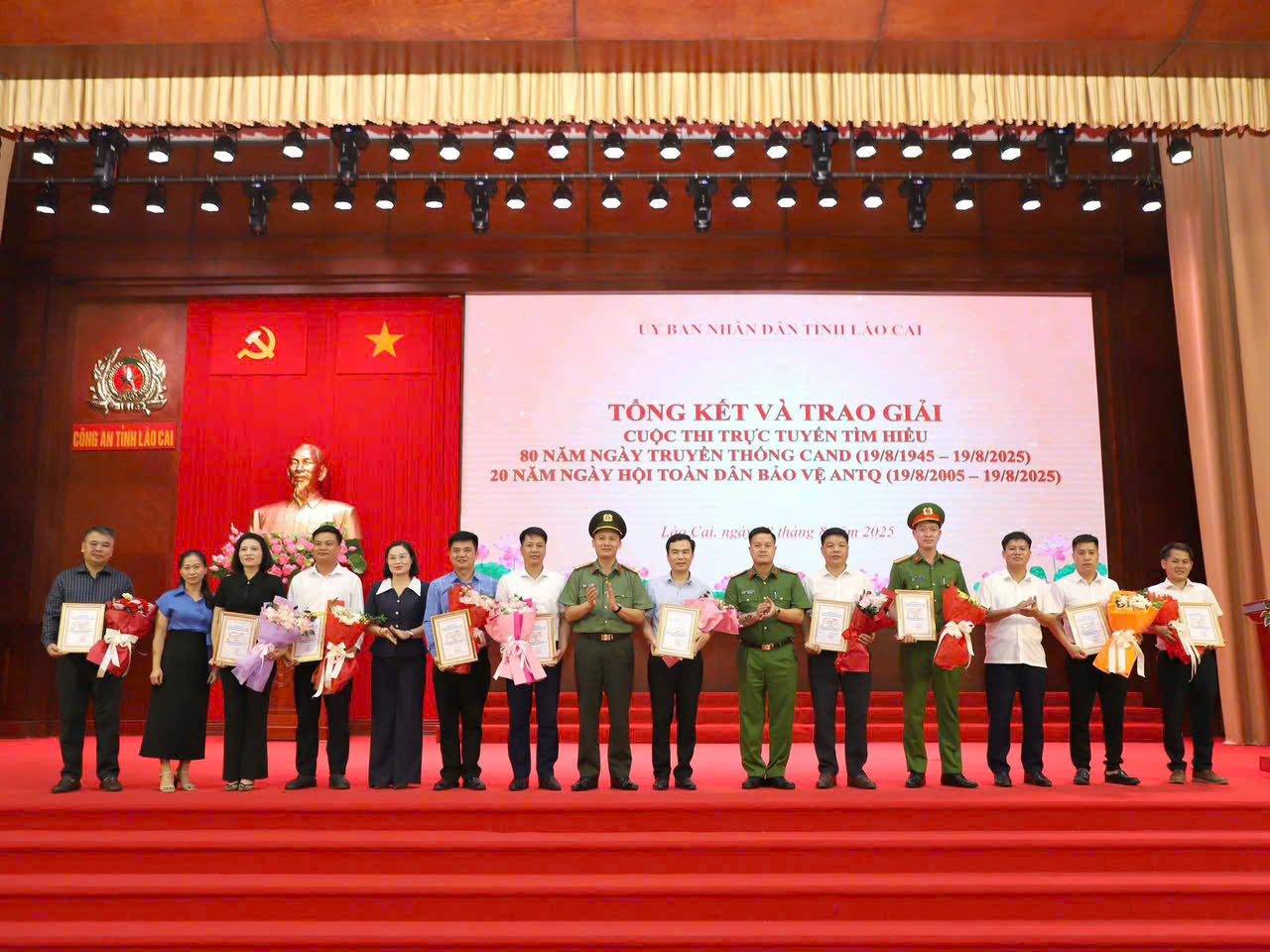 Các tập thể đạt giải xuất sắc Cuộc thi trực tuyến