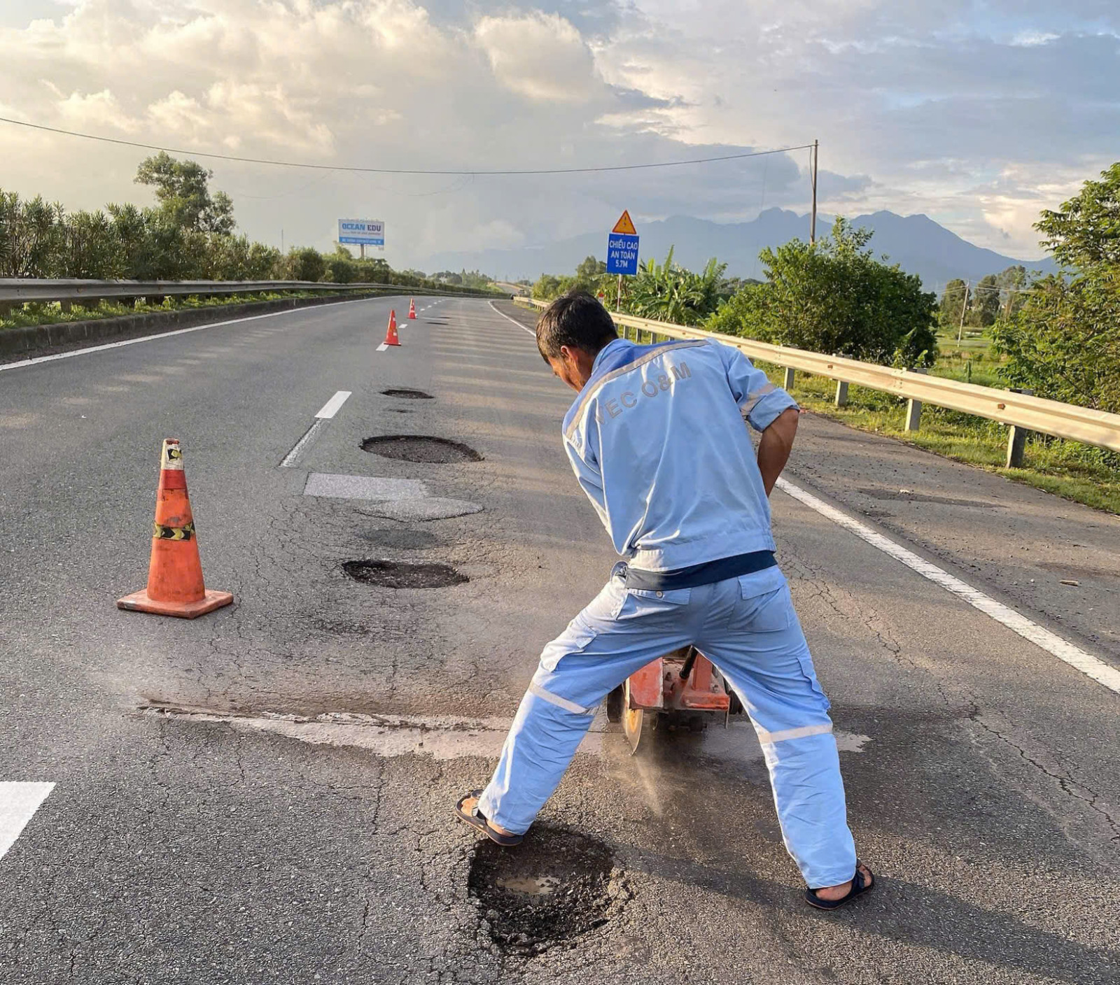Các biện pháp khắc phục tạm thời và lâu dài đều đang được triển khai đồng bộ.