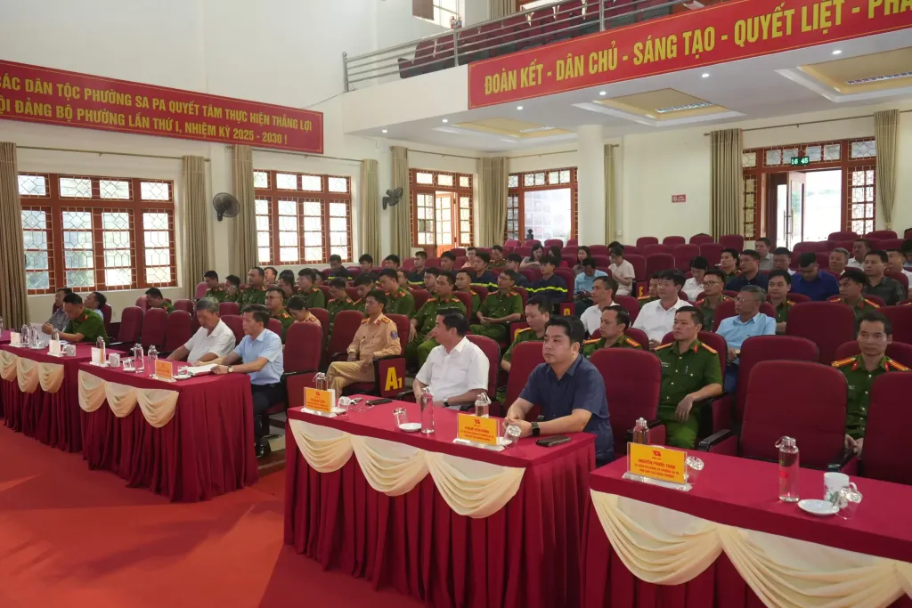 Các đại biểu tham dự buổi Lễ (Ảnh Truyền Hình Sa Pa)