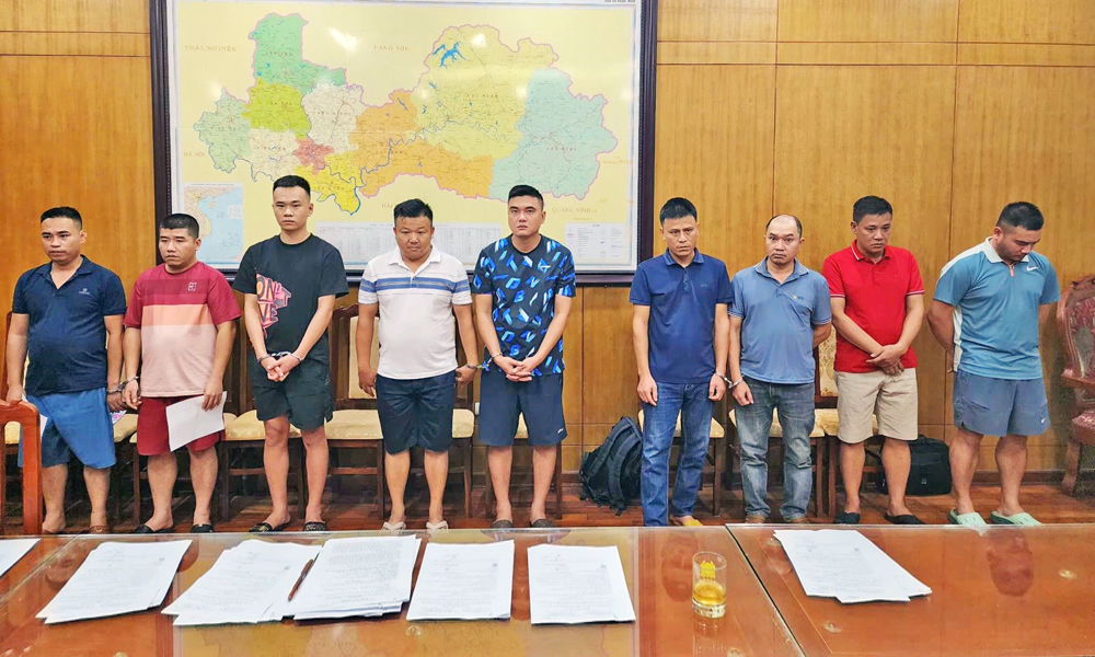 Bắc Ninh: Triệt phá đường dây cá độ bóng đá trực tuyến hơn 400 tỷ đồng 1 Các đối tượng bị bắt giữ.