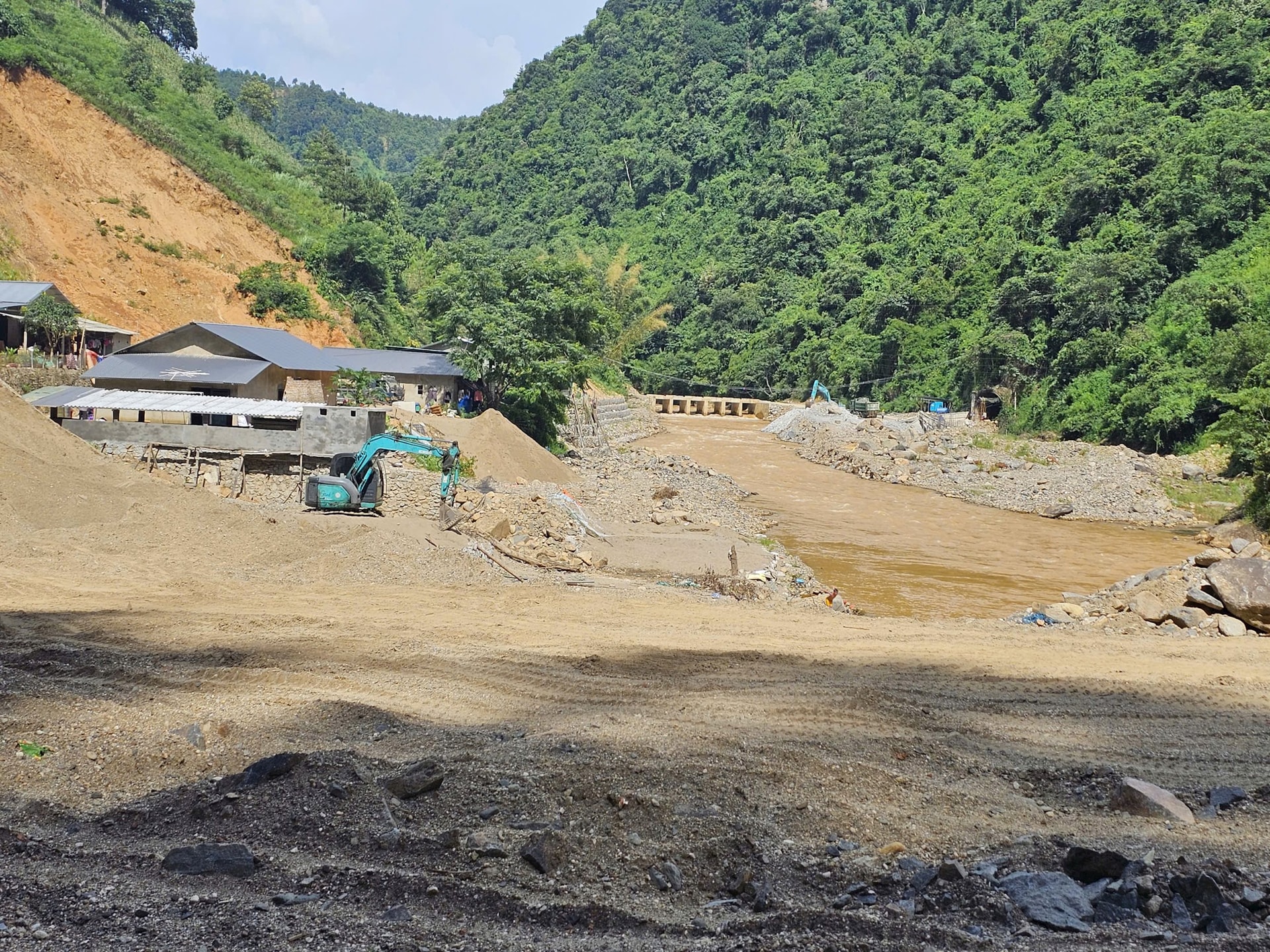 Cat duoc khai thac tap ket tai khu vuc ban Trong La xa Kh 54567