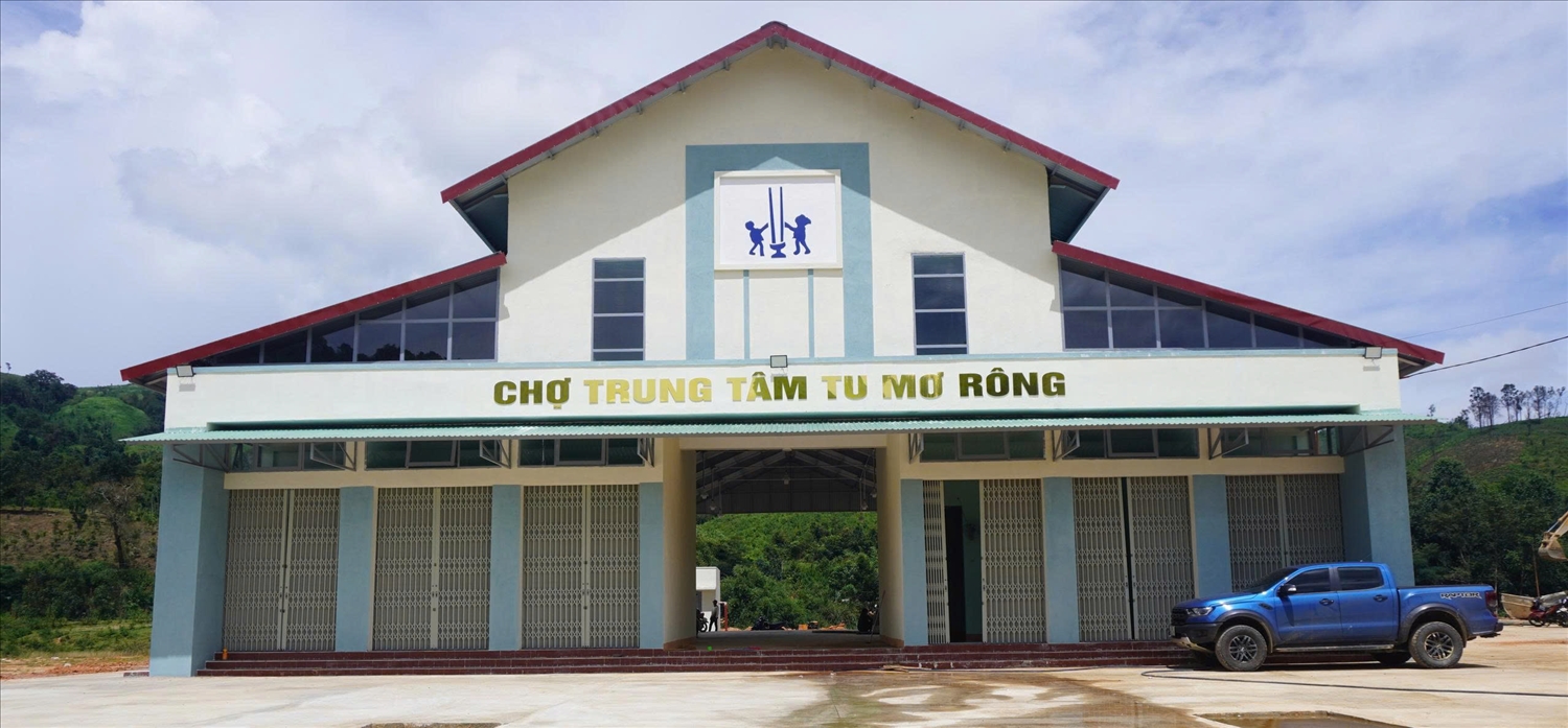 Chợ trung tâm xã Tu Mơ Rông được đầu tư xây dựng từ nguồn vốn Chương trình MTQG 1719. (Ảnh: Ngọc Chí)
