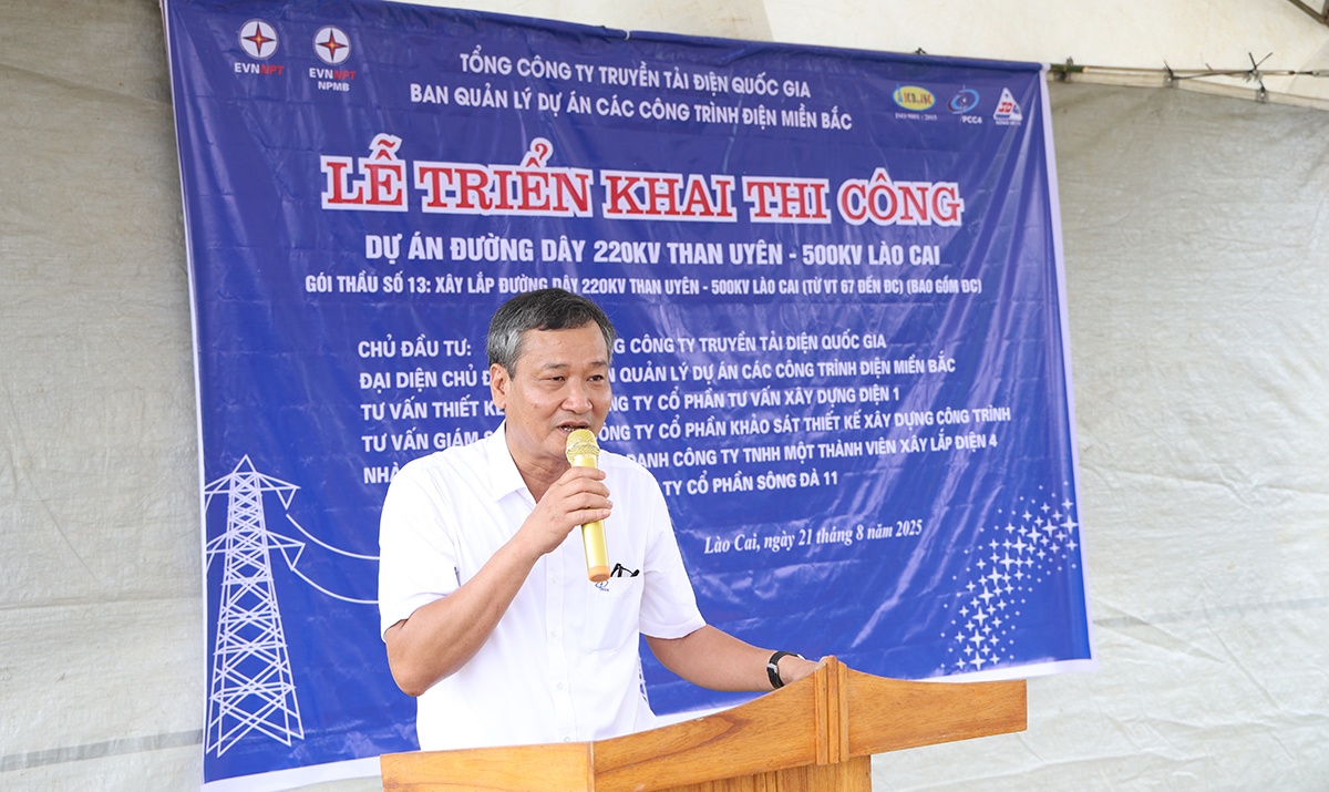 Đại diện nhà thầu thi công phát biểu tại buổi lễ.