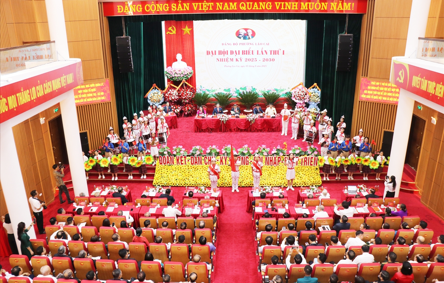 Đại hội đặt chỉ tiêu đến năm 2030 chỉ số hạnh phúc của người dân đạt 80%. (Ảnh: Trọng Bảo)
