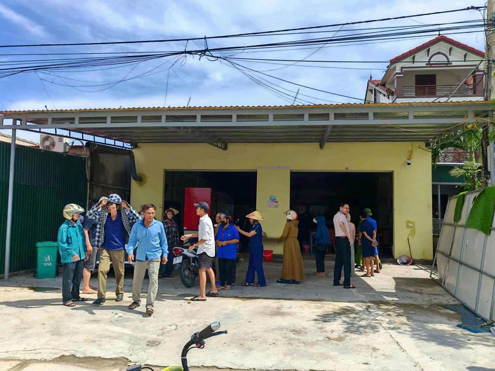 Hai vợ chồng tử vong, 2 trẻ nhỏ nguy kịch trong quán bánh canh khóa trái ở Hà Tĩnh 2 Hiện trường vụ việc (Ảnh: Văn Nguyễn).