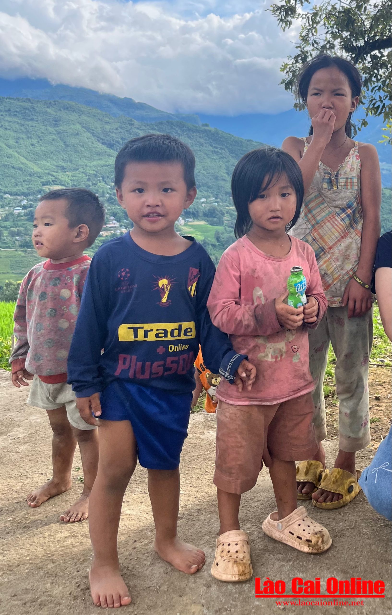 Những em bé đáng yêu tại thôn Choản Thèn