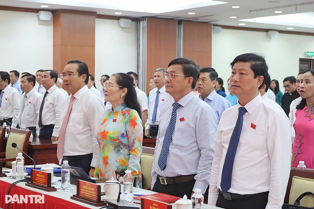 TPHCM đề xuất tăng hỗ trợ 5 triệu đồng cho phụ nữ sinh đủ 2 con trước 35 tuổi 4 Kỳ họp HĐND TPHCM lần thứ 3, khóa X, khai mạc chiều 28/8 (Ảnh: Trịnh Nguyễn).