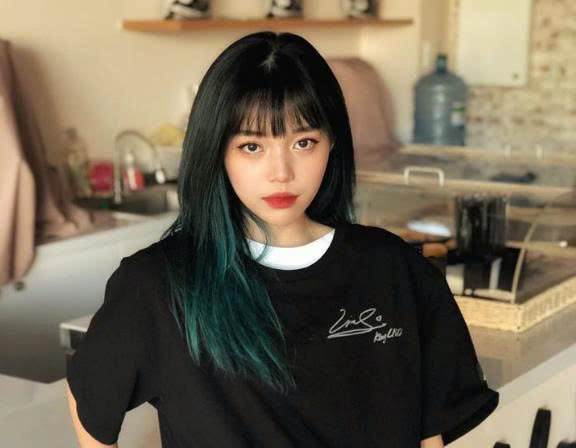 Người mẫu Linh Ngọc Đàm bất ngờ xin lỗi giữa đêm vì lùm xùm cũ 4 Linh Ngọc Đàm đăng tải lời xin lỗi giữa đêm trên mạng xã hội
