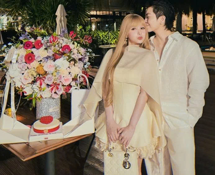 Loat khoanh khac cuc tinh cua Xoai Non va Gil Le. 455677