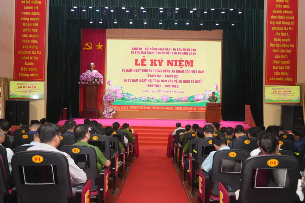 Quang cảnh lễ kỷ niệm. (Ảnh Truyền Hình Sa Pa)