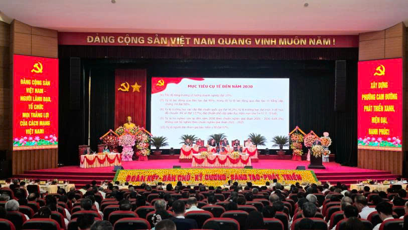 Hướng tới trung tâm giáo dục chất lượng cao của tỉnh Lào Cai 1 Quang cảnh Đại hội Đảng bộ phường Cam Đường, tỉnh Lào Cai.