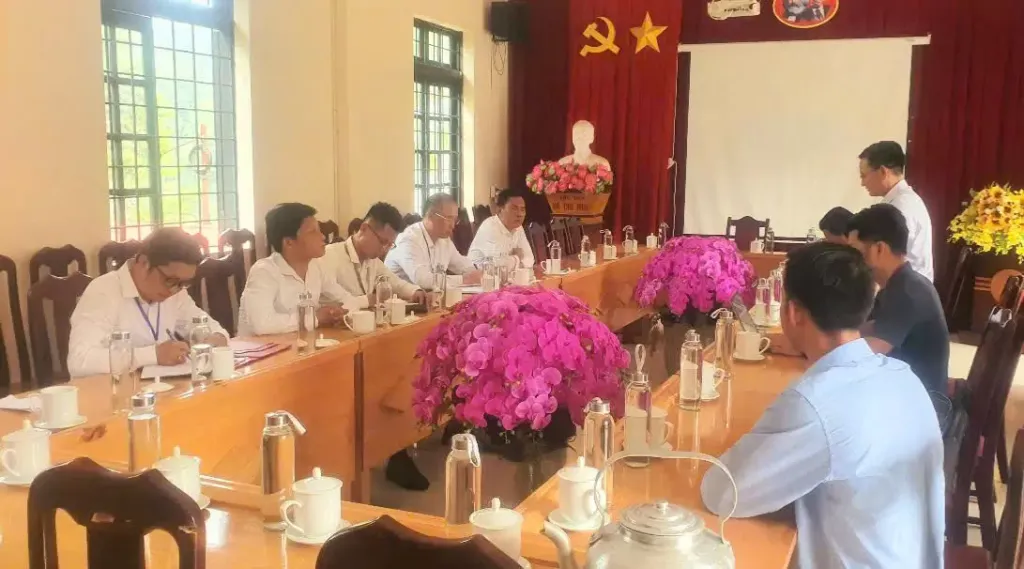 Quang cảnh cuộc họp