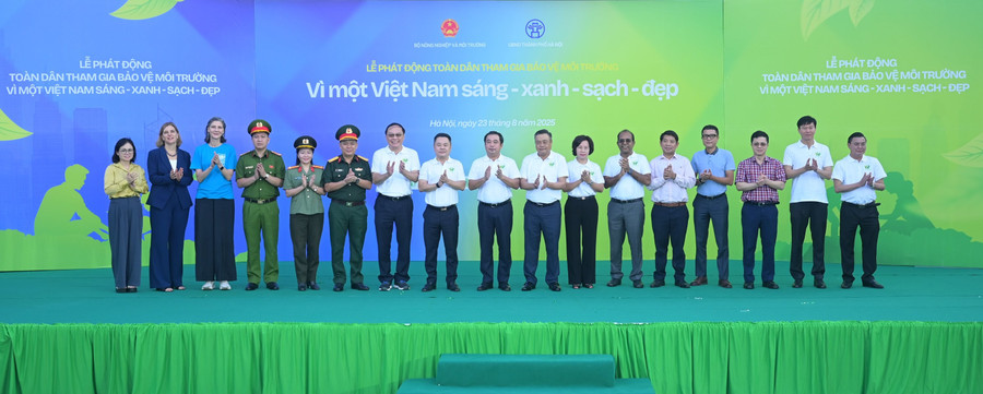Toàn dân tham gia bảo vệ môi trường vì một Việt Nam sáng, xanh, sạch, đẹp 2 Quang cảnh phát động.