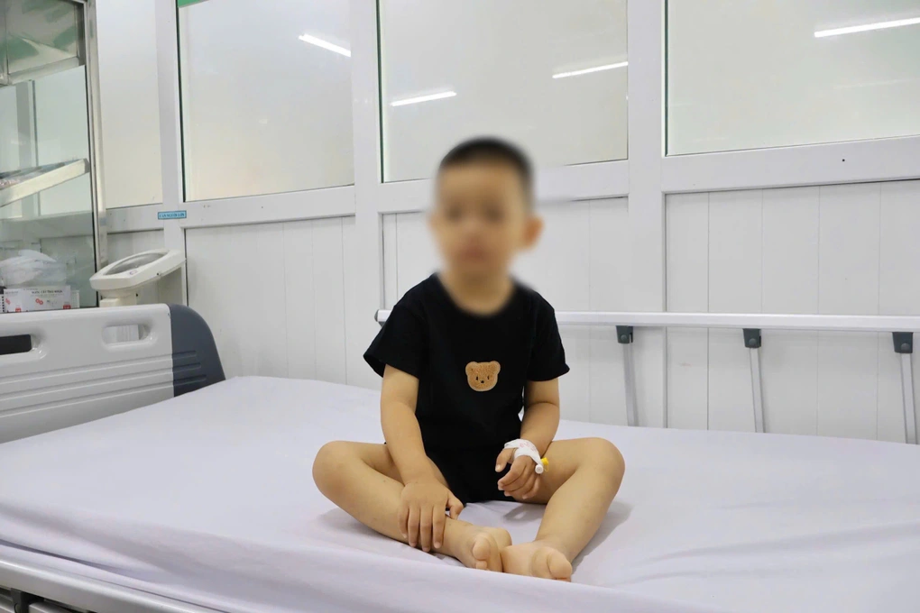 Sau khi được cấp cứu, sức khỏe cháu bé đã dần ổn định (Ảnh: Phương Phương).